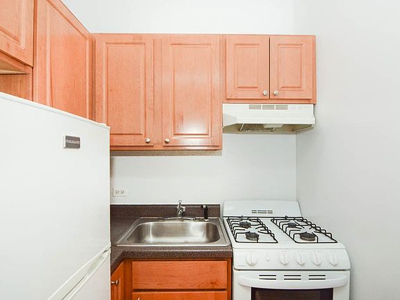 3rd image of 1742 N Humboldt Blvd #801