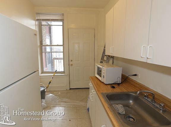 3rd image of 2655 W Ainslie St #3FRONT