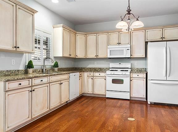 4th image of 2335 Abbeyglen Cir