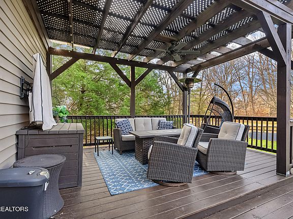 5th image of 1701 Gray Oaks Ln