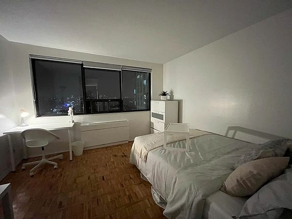 3rd image of 88 Bloor St E #2656