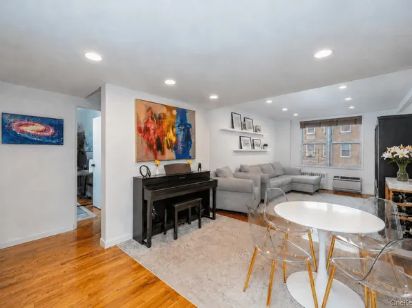 3185 Crescent Street #215, Astoria, NY 11106