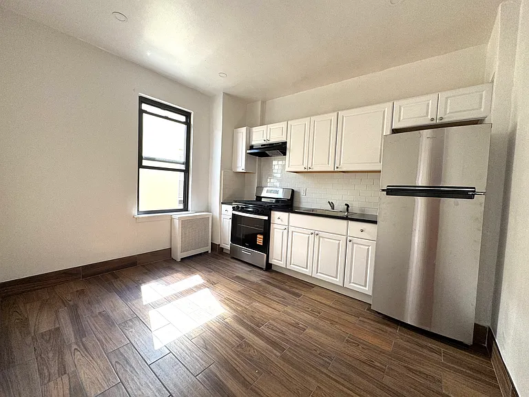 28-32 45th St #2L — Photo 2