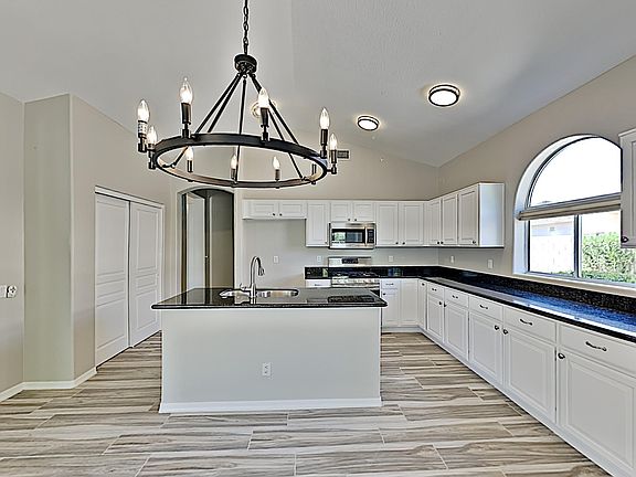 5th image of 3228 W Stephens Pl