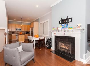 1752 W Roscoe St FL 1ST, Chicago, IL 60657