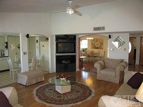 5th image of 813 Stonetrail Dr