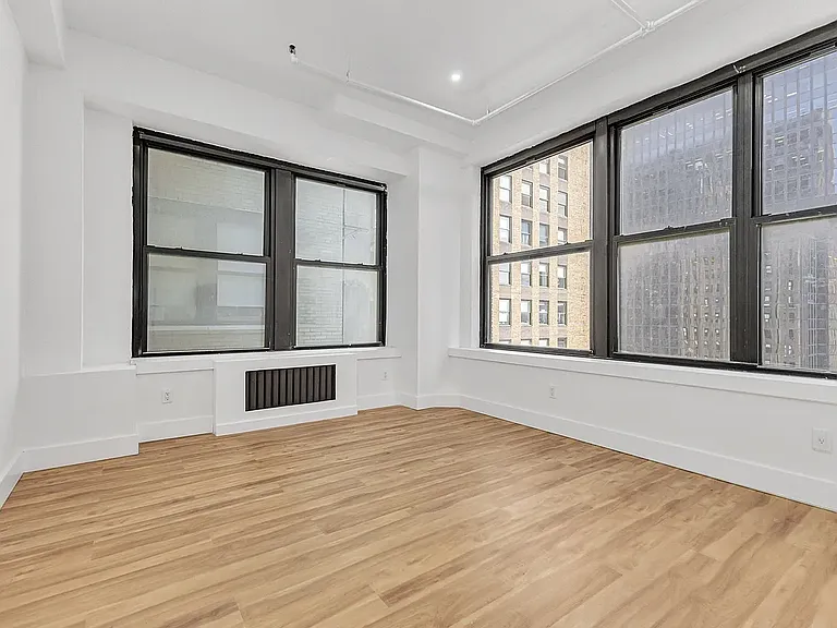 248 W 35th St #1006 — Photo 5