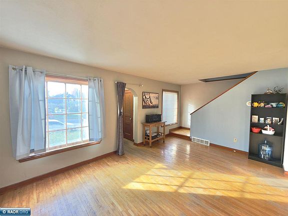 5th image of 214 2nd Ave NW