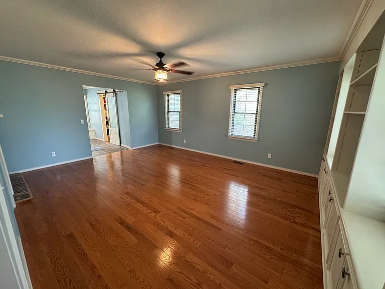 425 E Seneca St — Photo 20