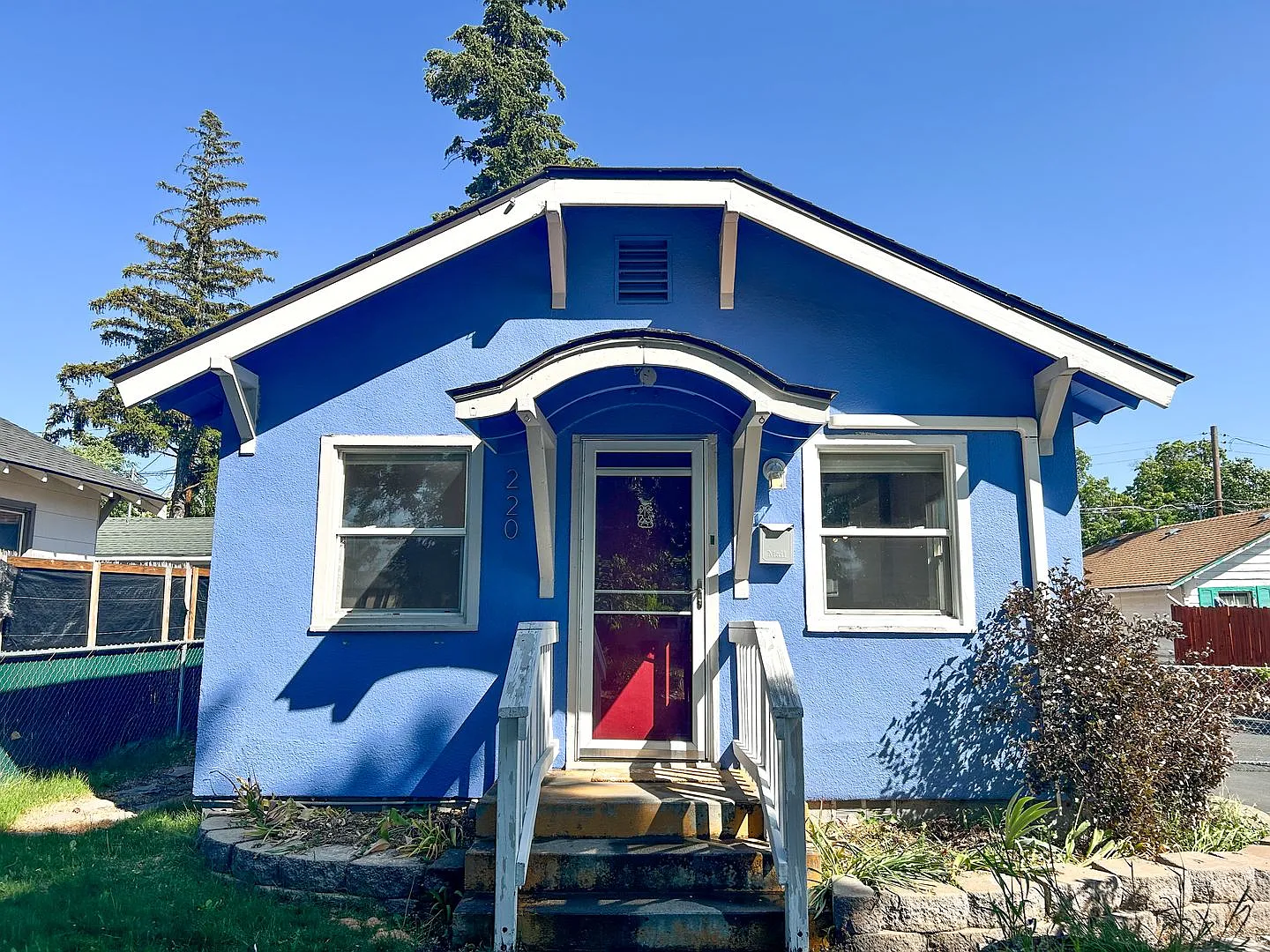 220 Lincoln St photo 1