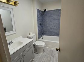 129 Westwood Dr, Hendersonville, NC
