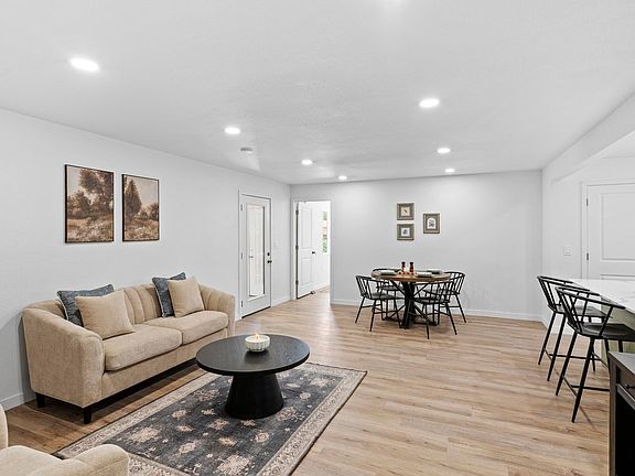 5th image of 272 Ley Dr