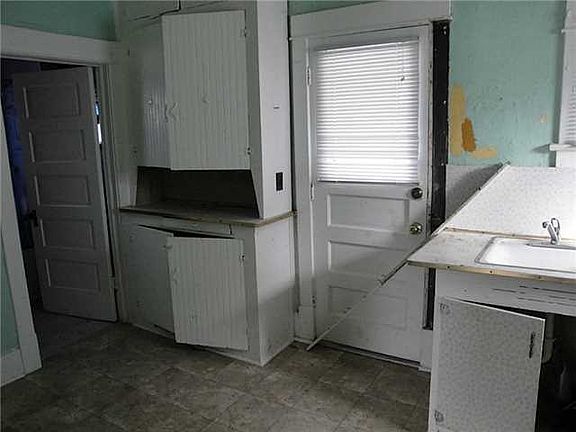 4th image of 1939 Price St