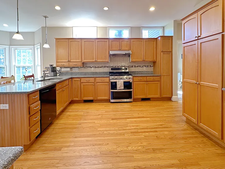 11 Oakland St — Photo 10