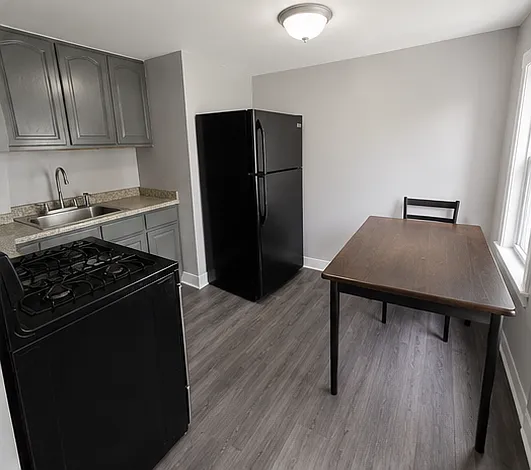 3 bed, 1100 sqft, $1,700 — Photo 3