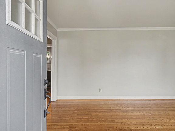 4th image of 1662 Valley Rd