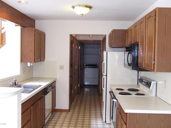 2nd image of 17557 Parkwood Unit B