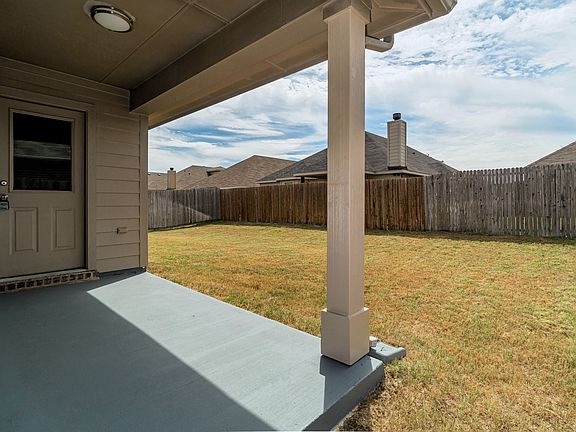 4th image of 2704 Sun Creek Dr