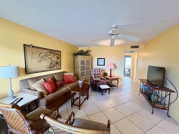 2nd image of 1090 Harwood F #1090