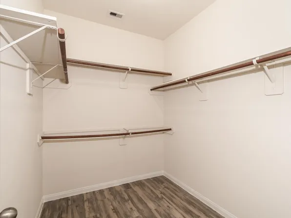 699 Fallow Ln, Alvin, TX 77511