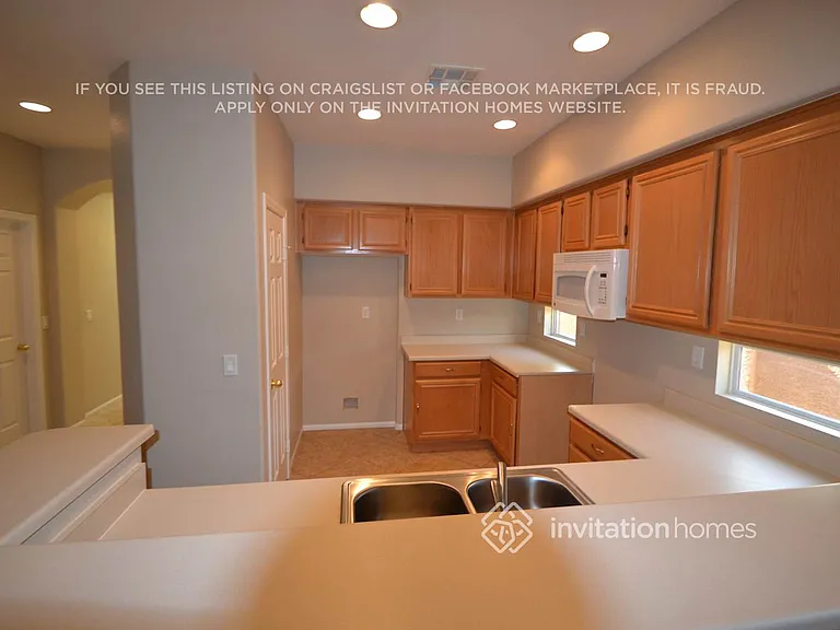 1016 Barberton Ct — Photo 5