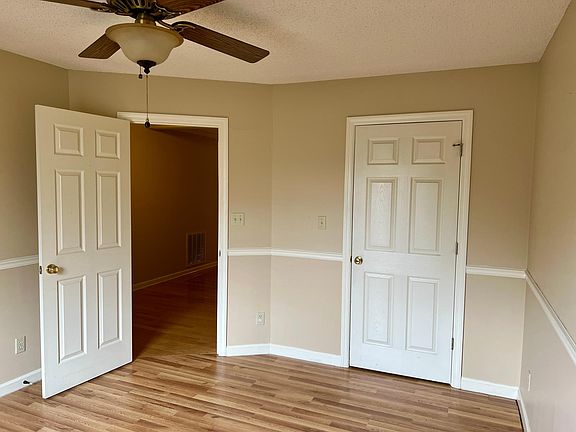 Guest Bedroom - Downstairs