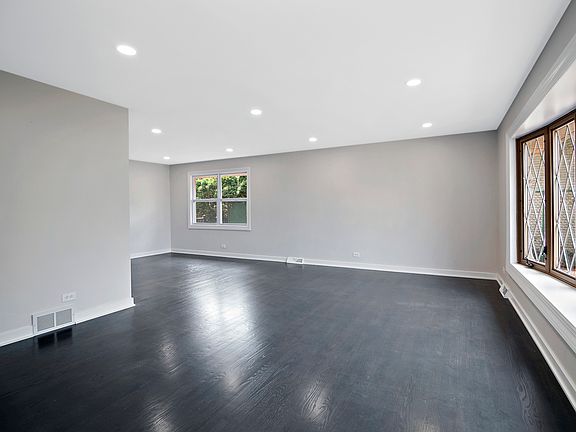 4th image of 17149 School St