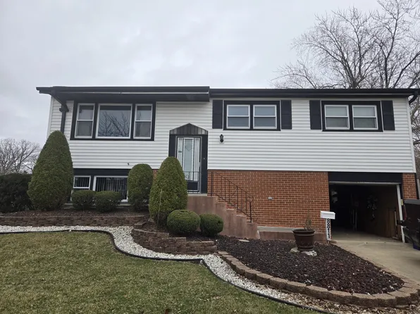 8811 W 92nd St, Oak Lawn, IL 60457