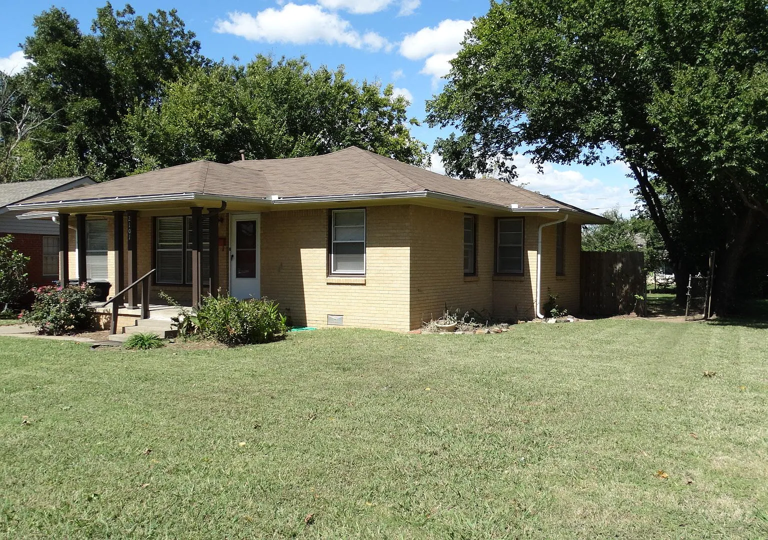 2 bed, 894 sqft, $1,200 — Photo 2