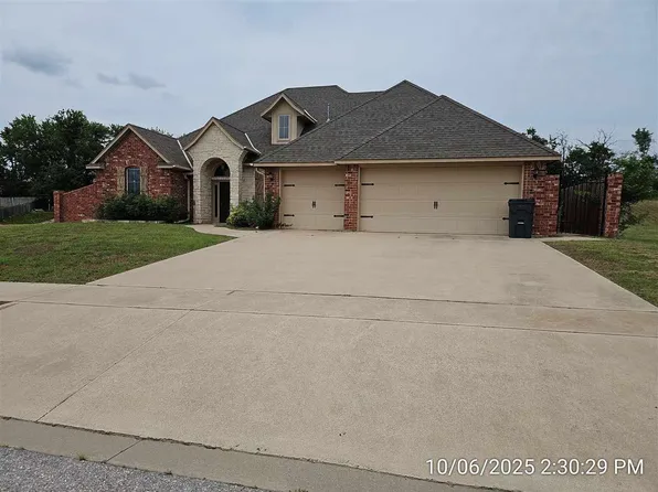 3332 NE Brentwood Dr, Lawton, OK 73507