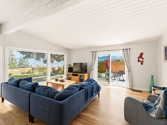 4th image of 2853 Lower Glenrosa Rd