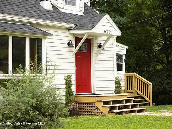 2nd image of 522 Roxbury Road