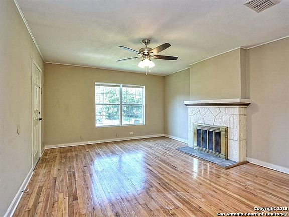3rd image of 527 Chicago Blvd