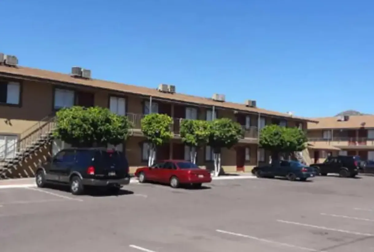 Rancho Valencia Apts. — Photo 4