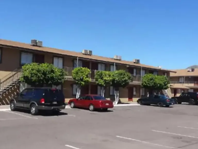 Rancho Valencia Apts. — Photo 4