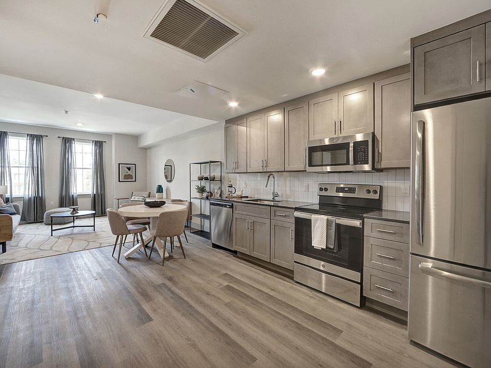 1st image of 560 Franklin Ave #219