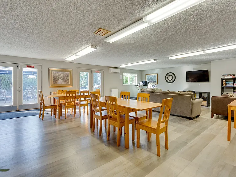 Kirkland Plaza — Photo 14