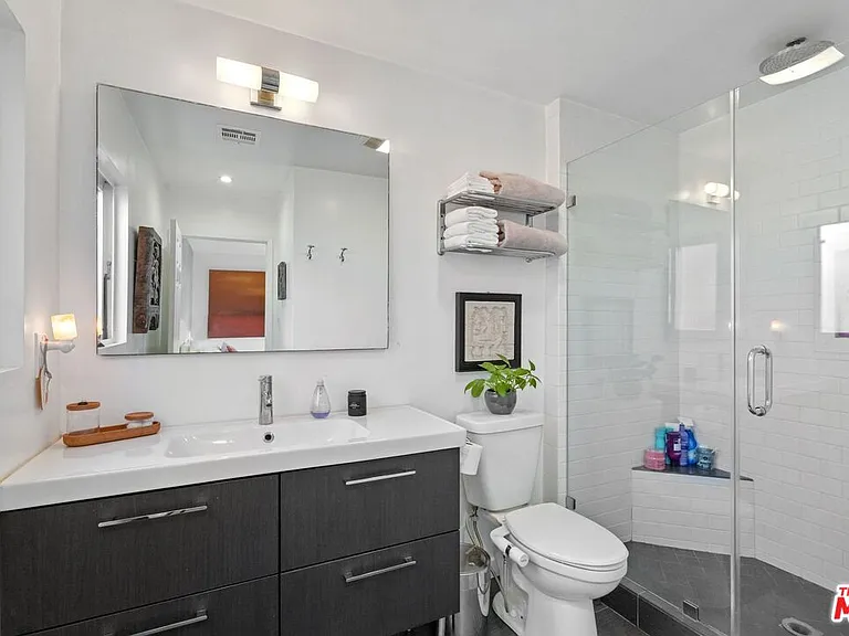 5507 Van Noord Ave — Photo 27