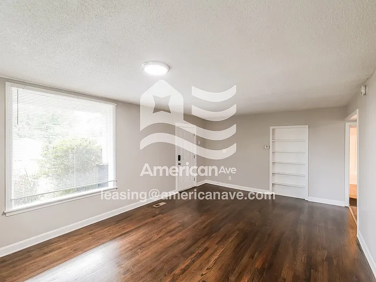 1519053_003_wm_-_living_room_13123670.jpg