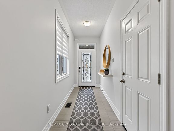 3rd image of 30 Hutton Cres