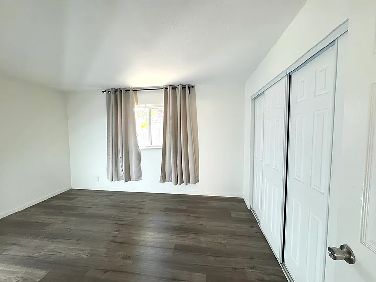 7604 Loucreta Dr — Photo 10