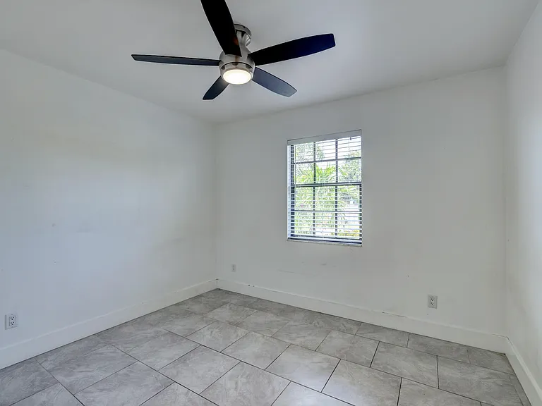 5770 SE Wilsie Dr — Photo 17