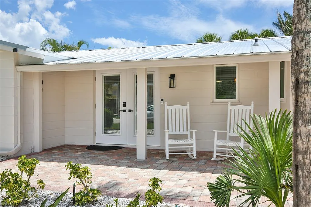 3 bed, 2.0 bath, 1452 sqft, $14,000 — Photo 3