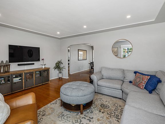 4th image of 4561 47th St