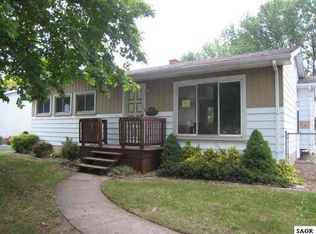 2103 N Deerfield Dr, Flint, MI