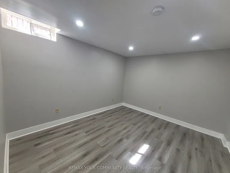 226 Larkin Ave #BASEMENT — Photo 4