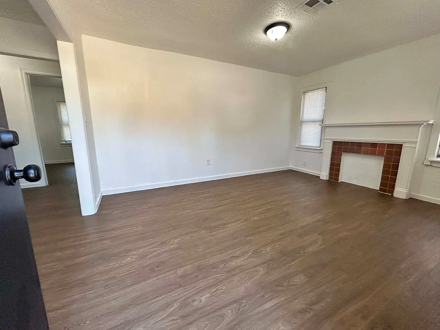 3 bed, 999 sqft, $1,300 — Photo 4