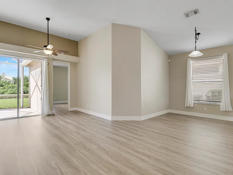 726 SW Aruba Bay — Photo 18