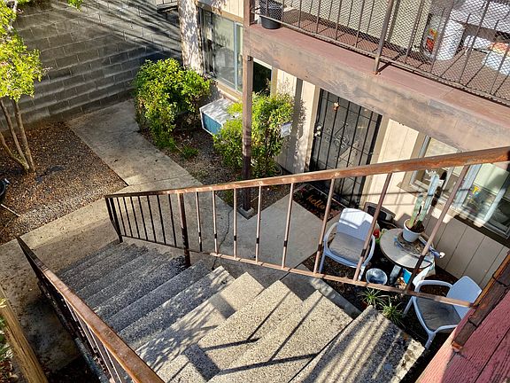 3rd image of 2111 Waldon St