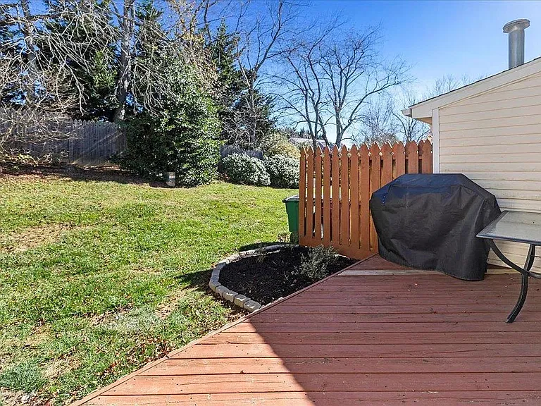 1641 York Dr NW — Photo 16
